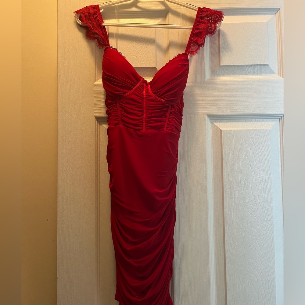 Windsor red lacy mini dress, Small